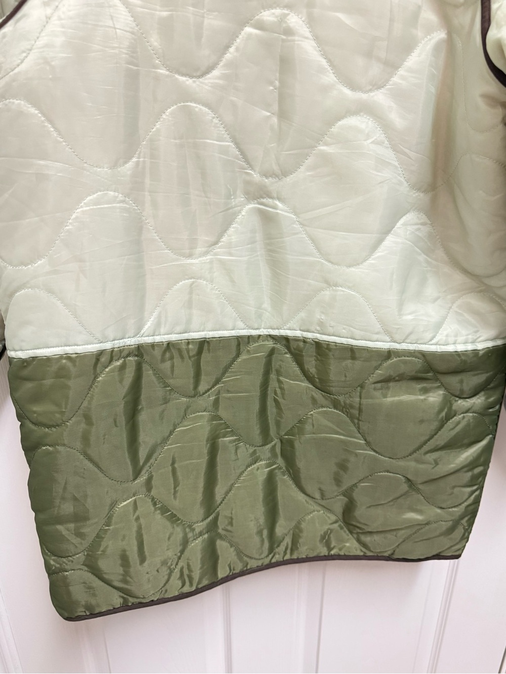 The Great Reversible Quilted Puffer Jacket - Picture 15 of 16